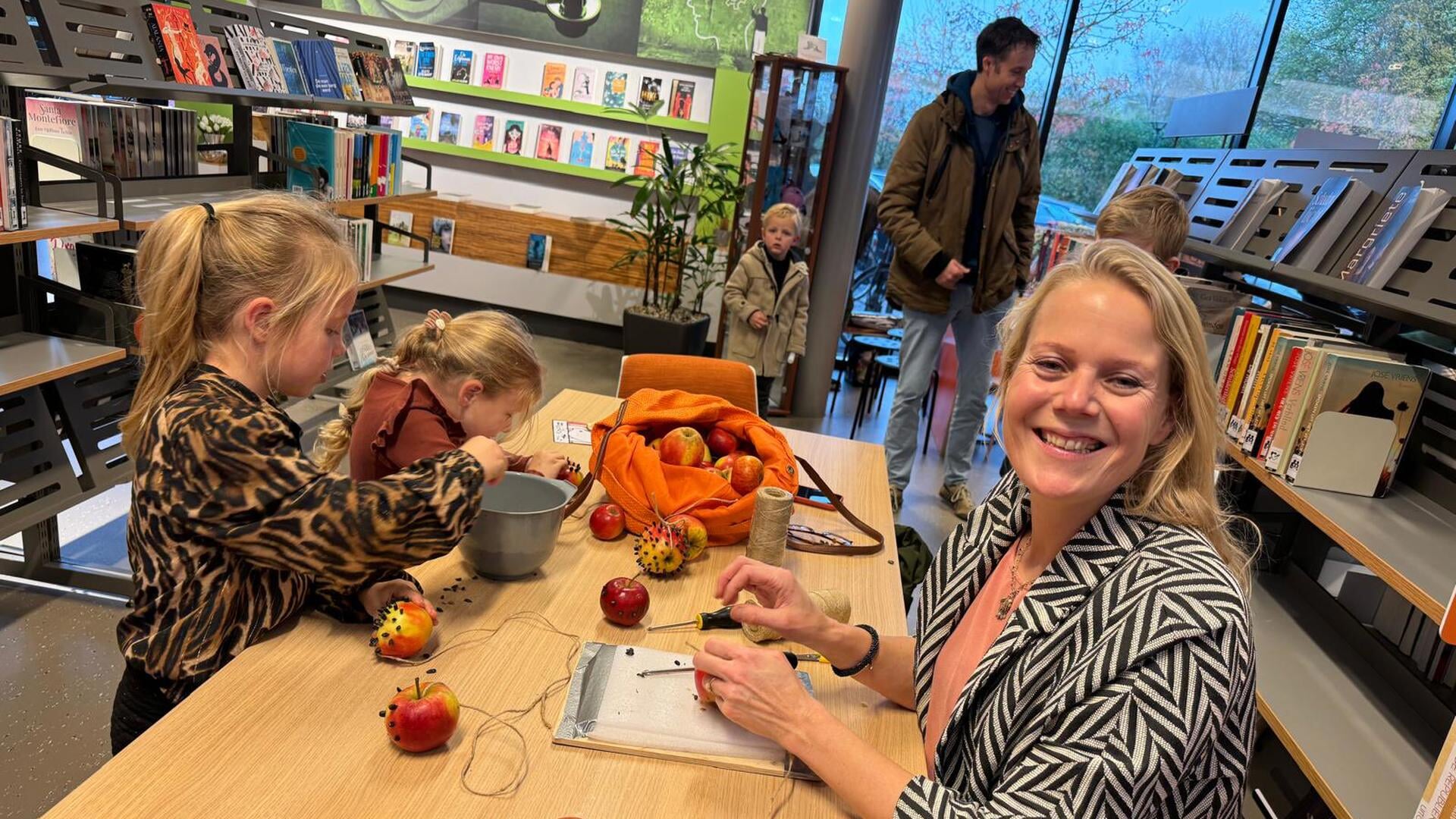 Activiteiten over het klimaat in De Pluk: maak biologisch vogelvoer