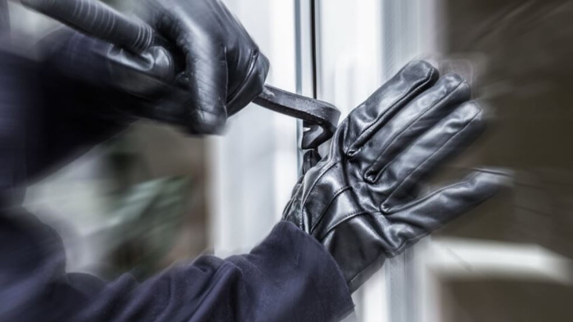 Twee woninginbraken in Lekkerkerk: politie zoekt getuigen en camerabeelden