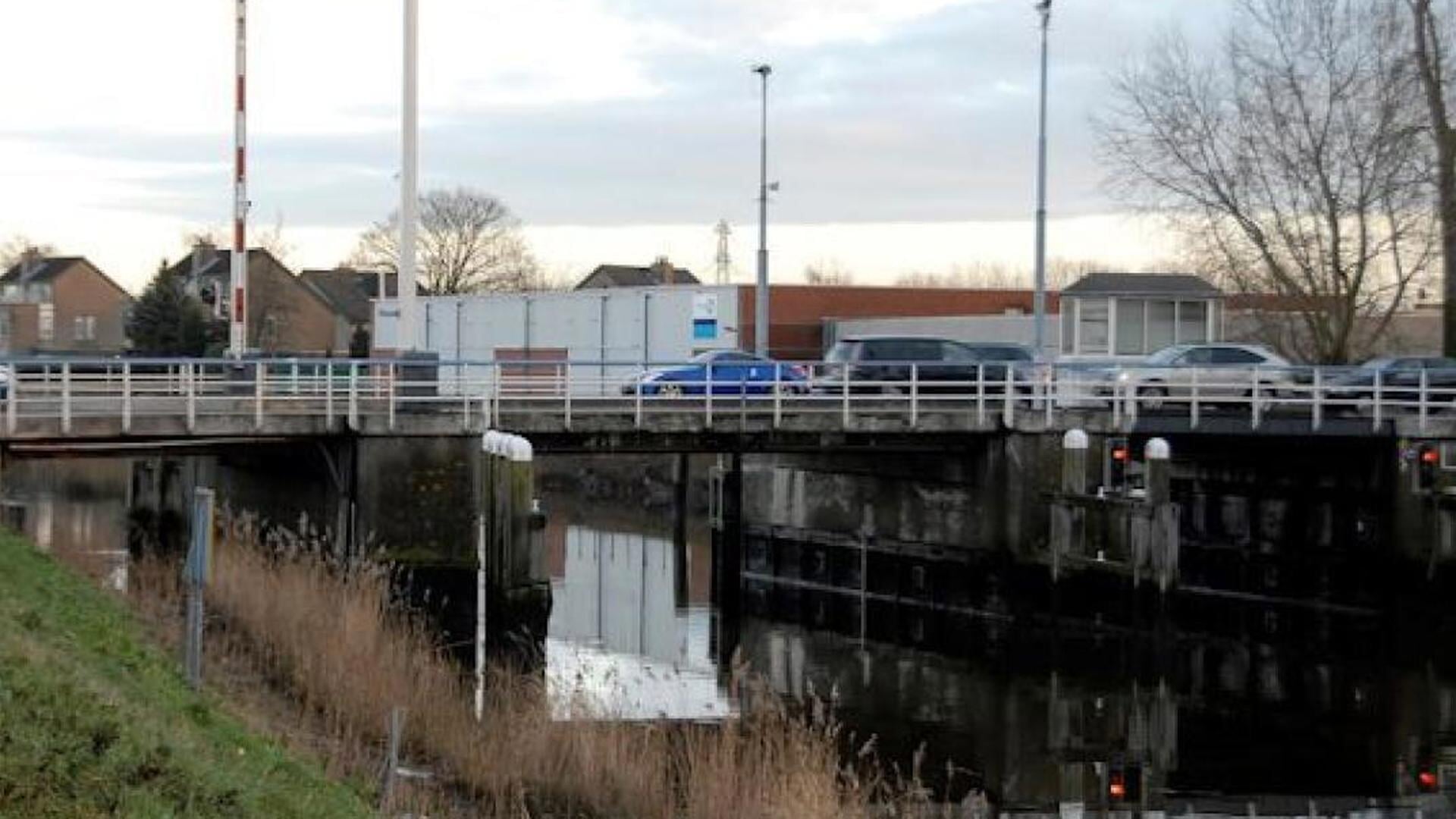 Werk aan Haastrechtsebrug gestart: renovatie tot april 2026