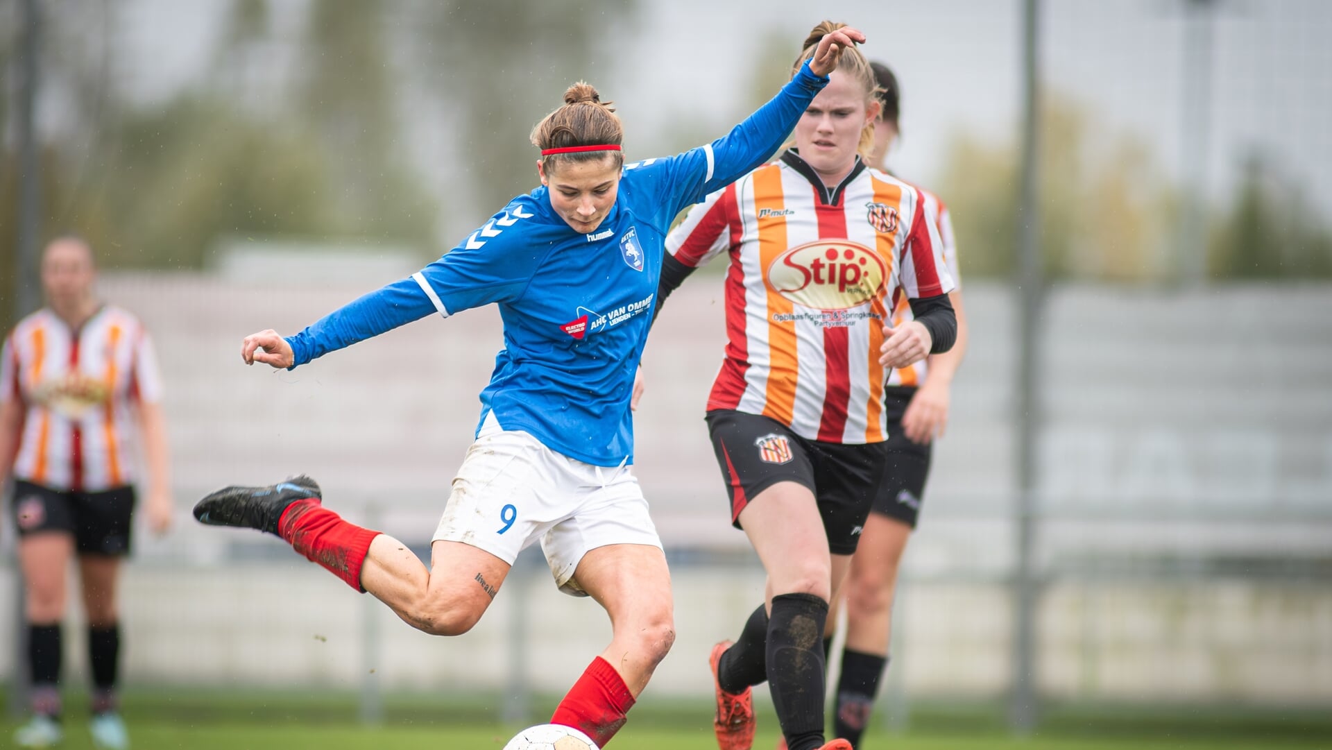 Voetbalsters RKTVC pakken discutabele kaart én een punt