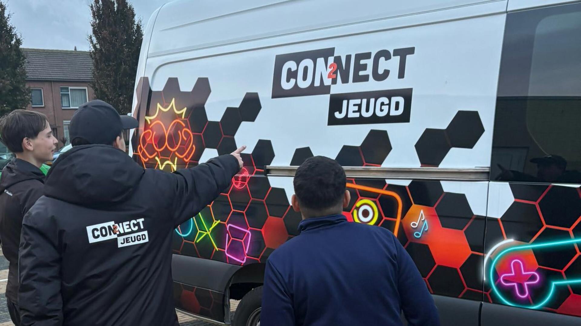 Rijdende huiskamer als ontmoetingsplek voor jongeren in de kernen