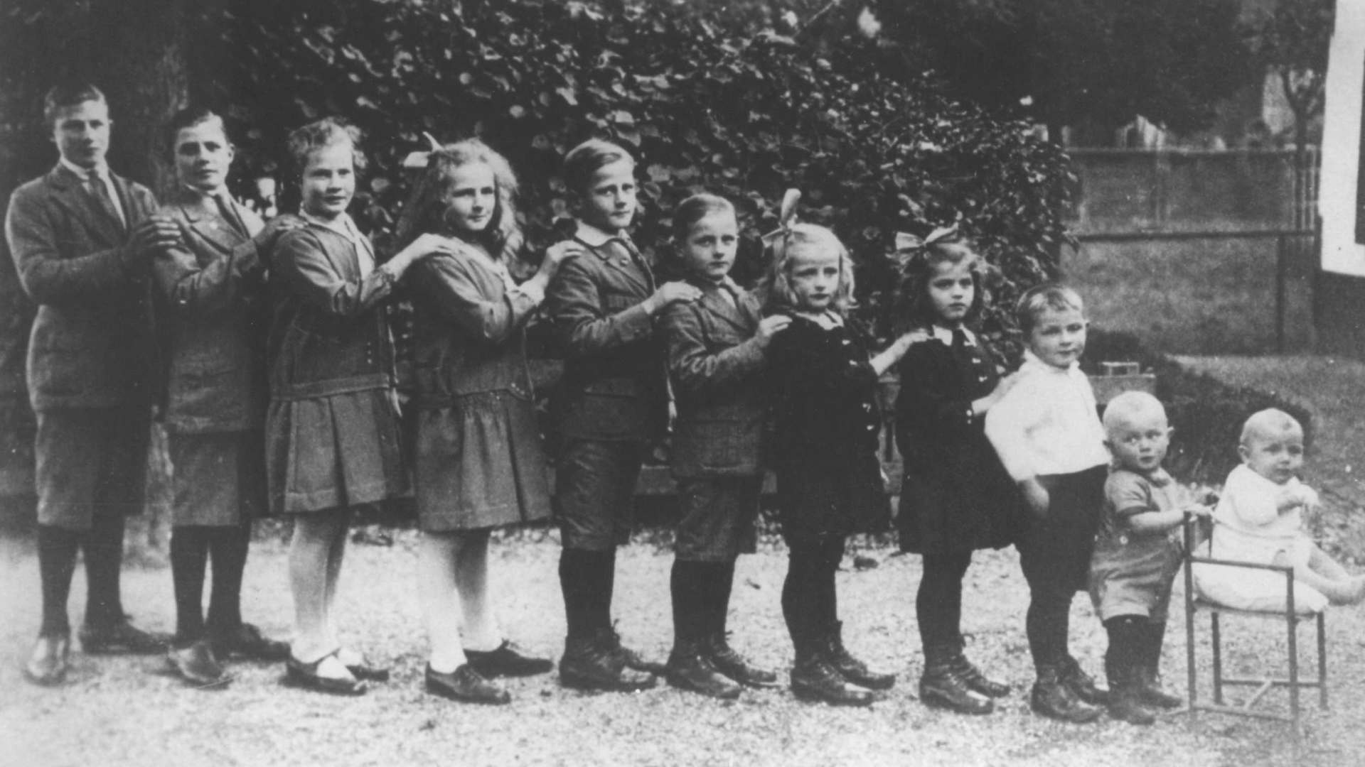 Speuren in oude beelden Nieuwegein: ‘Je voelt je soms net Sherlock Holmes’