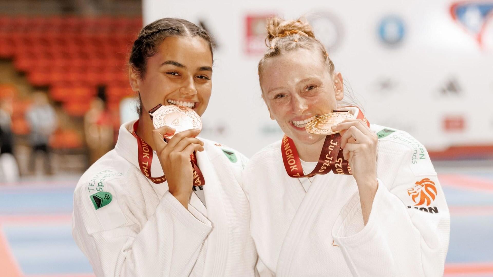 Jiu-jitsuka Géneviève Bogers pakt wereldtitel op WK in Bangkok, brons voor Romée Roussey