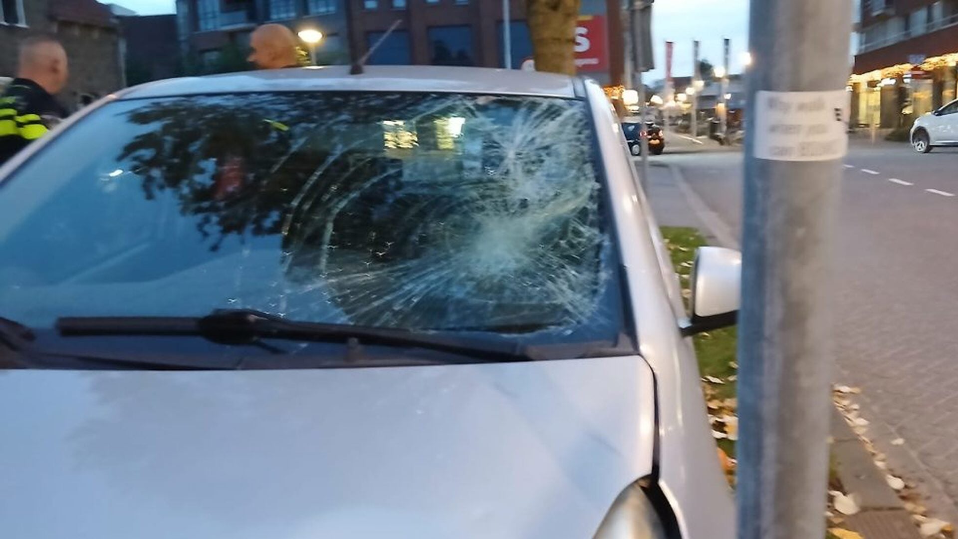 Postbezorgster (33) aangereden op de Veerweg in Papendrecht