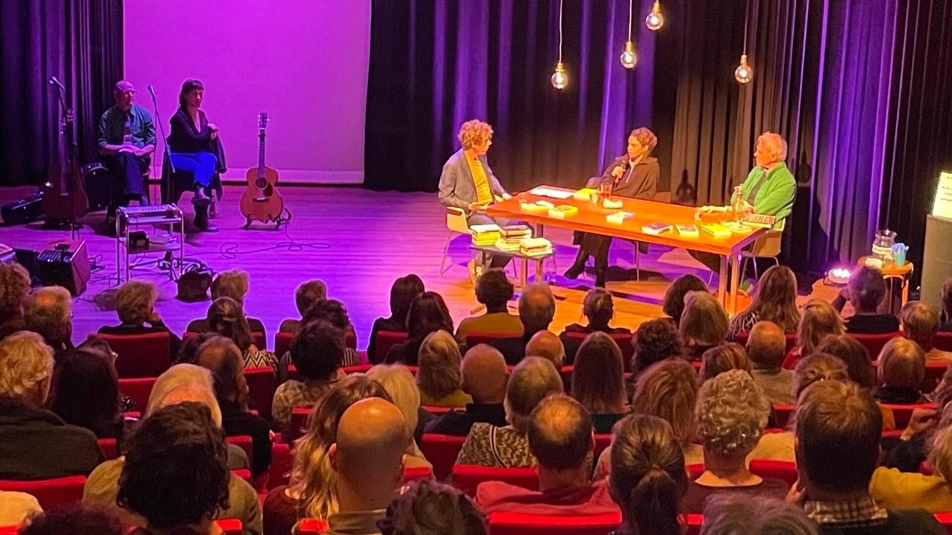 Van Dis en Polak verrassen tijdens Schrijversgeheimen