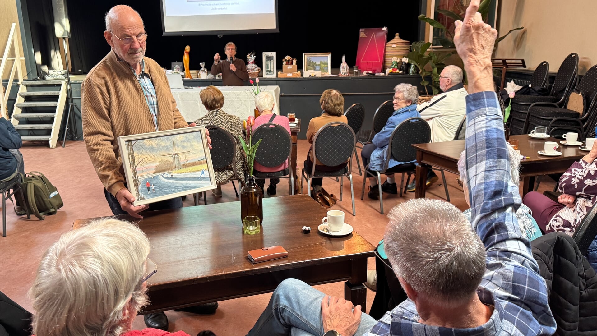 Veiling jubilerende Wereldwinkel Haastrecht levert 1.650 euro op