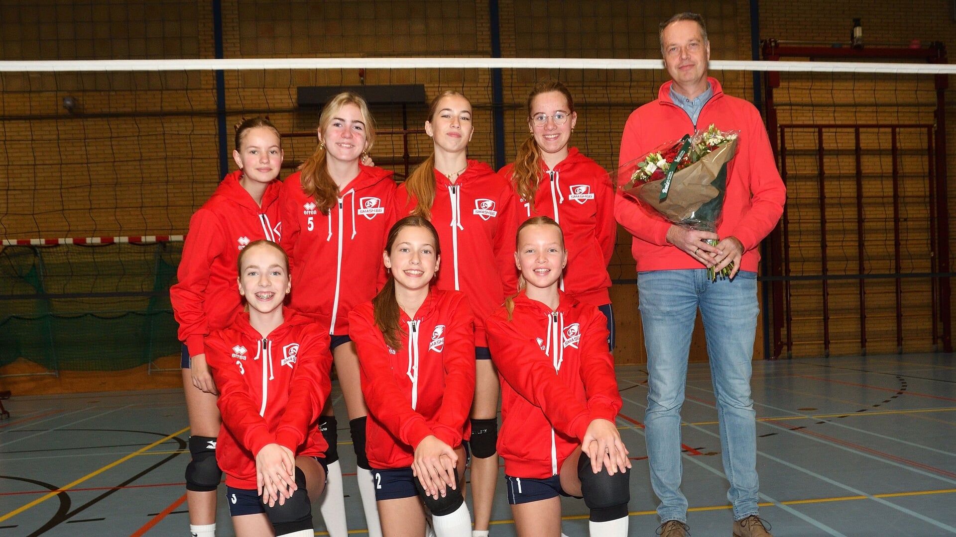 MC2 van Smash’66 uit Alblasserdam speelt in nieuw tenue dankzij sponsor ETB De Noord