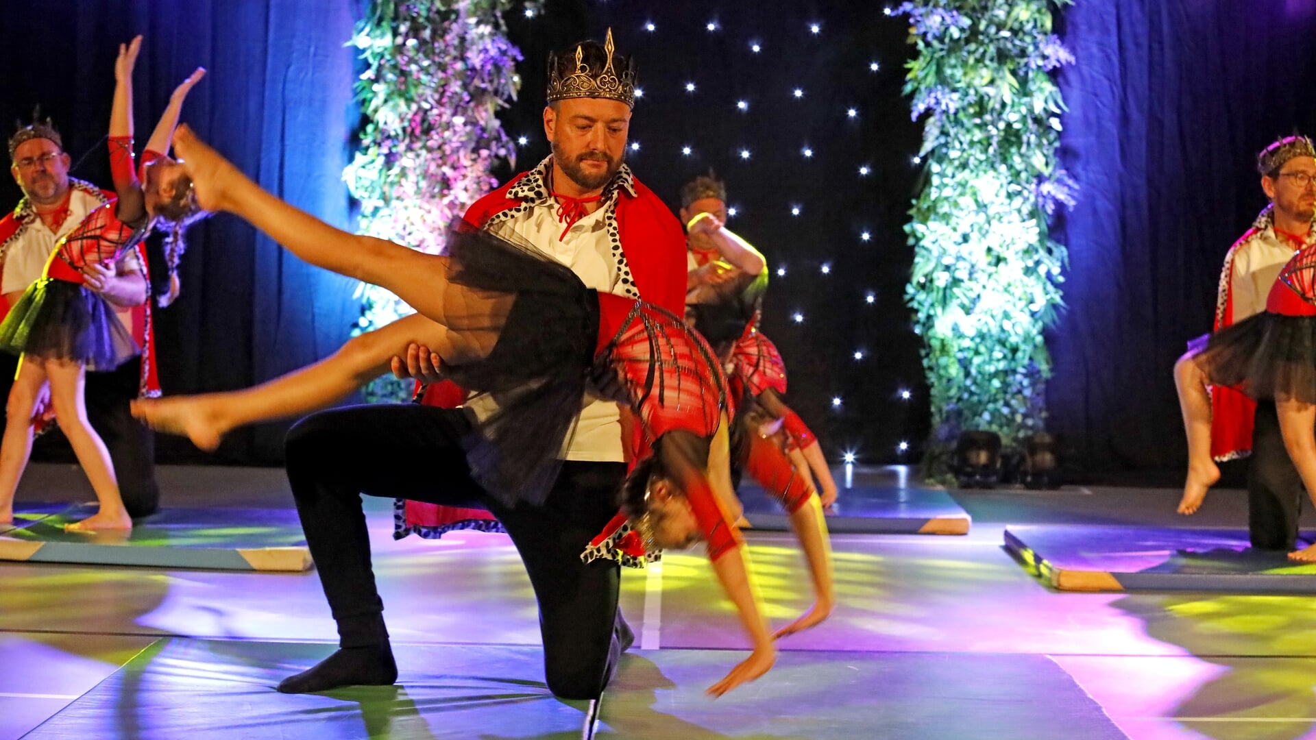 Sprookjesachtige show Sport Vereniging Hoogblokland zorgt voor afgeladen vol dorpshuis Den Hoek