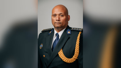 Auto politieagent beschoten in Nikiboko