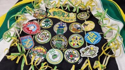 De opmars van carnavalsemblemen in Schorsbos