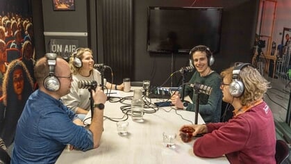 Prijswinnende singer-songwriter en bekende verslaggever in nieuwste podcastaflevering
