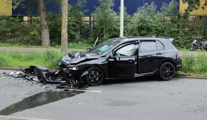 Twee gewonden bij frontale aanrijding op Dedemsvaartweg in Den Haag