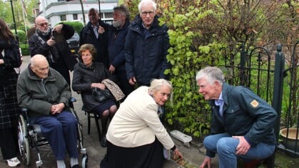 Struikelstenen eren Rijswijkse broers en hun omgekomen vriend