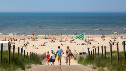 Westlandse stranden weer schoon en veilig verklaard met Blauwe Vlag