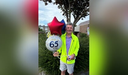 Frans Brabander blij verrast na zijn 65e keer Avondvierdaagse Poeldijk