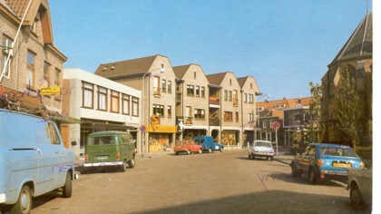 Uit d’oude doos: een oude kleurenfoto van het Kerkplein
