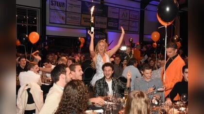 Korfbalvereniging Valto haalt €110.000 op met spectaculair diner en veiling