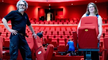 Nieuwe theaterstoelen in Rodi Media-zaal van Cool kunst en cultuur