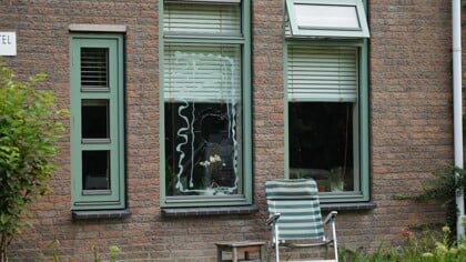 Explosie bij woning in Zwaag: mogelijk zwaar vuurwerk