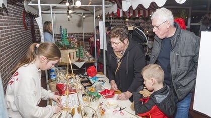 Warme kerstsfeer op kerstmarkt bij Elde College Schijndel