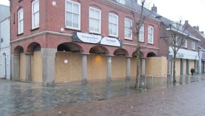 Mooi Schijndel: dichtgetimmerde winkelpui