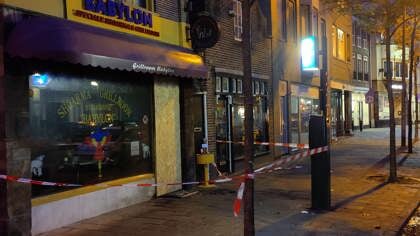 Politie op zoek naar verdachte van explosie en brand in centrum Purmerend