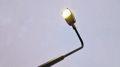 Straatverlichting dimmen: besparing of onveilig?