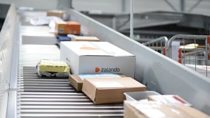 Postinnamepunt overspoelt met tientallen pakketjes vol softdrugs: zoektocht leidt naar twee verdachten uit onze regio