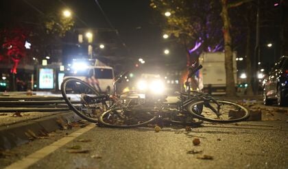 ME grijpt in bij ravage op Plein ‘40-’45: brandstichting in tram en zwaar vuurwerk