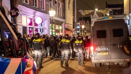 Vijf aanhoudingen na extreme rellen in Amsterdam rondom Ajax - Maccabi