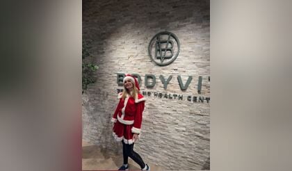 Kerstmannen op het Klimduin: ‘Eerste hilarische hardloopwedstrijd door duindorp Schoorl’