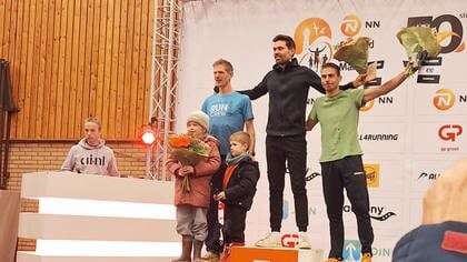 Trots op podium met Dumoulin: ‘Of hij nu fietst of rent, het zit er gewoon in’