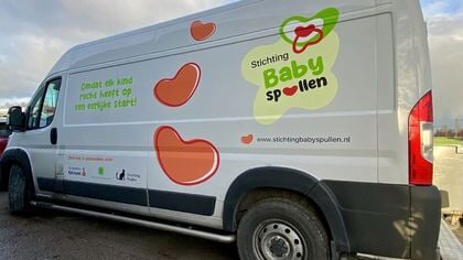 Stichting Babyspullen zoekt chauffeurs voor nieuwe transportbus