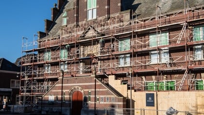 Oud stadhuis in de steigers vanwege grondige renovatie