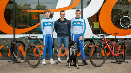 Lars en Gerben op weg naar WK canicross