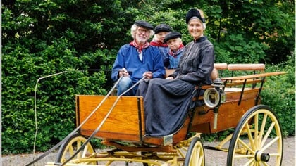Uniek kiekje in Westfriese klederdracht