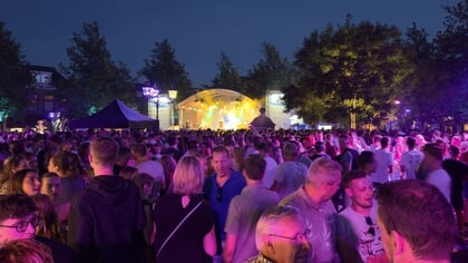 Vuurwerk en zwoele temperaturen zorgen voor sfeervolle avond in ‘s-Gravenzande
