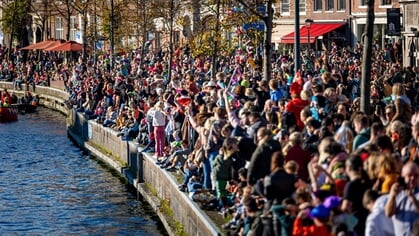 Hij komt, hij komt! Op deze dag is de intocht van Sinterklaas in Haarlem