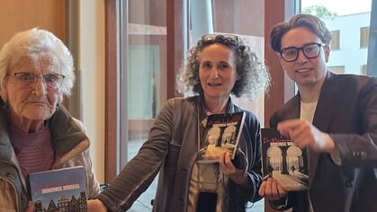 Oudste deelnemer (95) wint Mokumse Mikmak Quiz tijdens Burendag in Osdorp