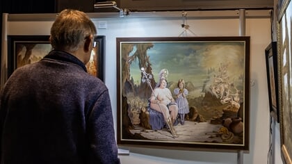 Ruim zestig kunstenaars transformeren Volendam tot kunstgalerie (fotoreportage)