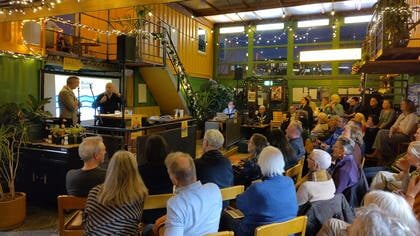 Buitengasten mét publiek over vrijheid en theater