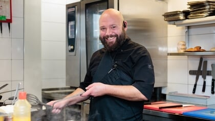 Jubileum Spijkerman: Frank: van helpen met uitsmijters bakken tot chef-kok