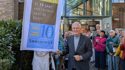 Wijkcentrum Swaenswijk viert tienjarig jubileum in Alphen met bijzondere gasten en activiteiten