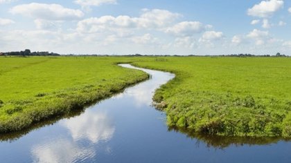 Waterverontreiniging in Waterland: zwemmen, vissen en varen ‘dringend’ afgeraden na leidingbreuk