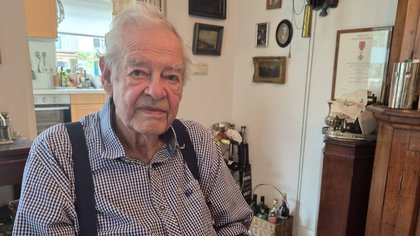 Purmerender Bert Koopman (93) blikt terug op zijn jeugd in oorlogstijd: ‘Vrijheid is niet vanzelfsprekend’