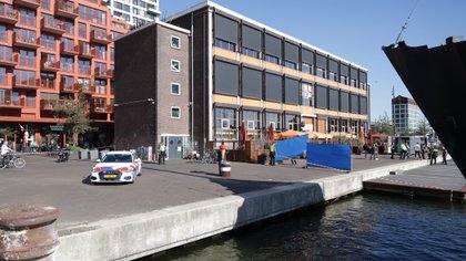 Man overleden na schietincident bij NDSM-kade in Noord, politie zoekt getuigen