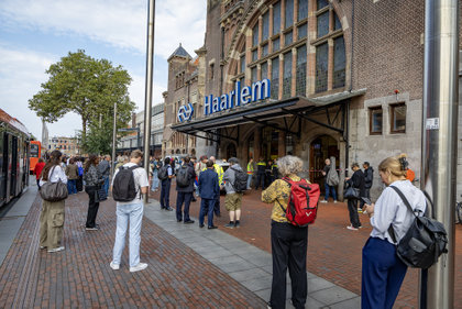 Station Haarlem ontruimd: politie onderzoekt verdacht voorwerp 