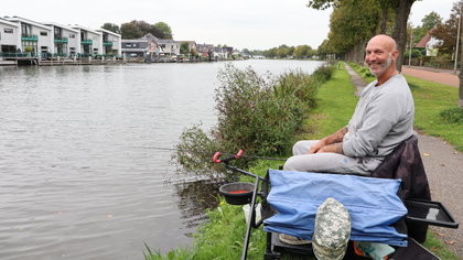  Rob zit elke dag aan de Oude Rijn: ‘Vissen is niet alleen vangen’