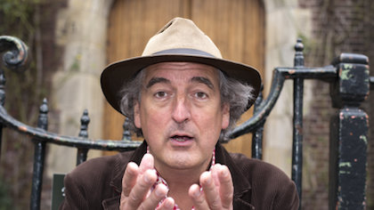 Theaterwandeling met stadsverteller Franciscus door binnenstad van Haarlem