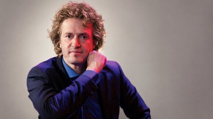 Roon Staal geeft sfeervol Herfstconcert in Oude Ursulakerk Warmenhuizen